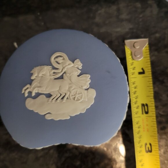 Vintage Wedgwood Blue Jasperware Trinket Box Heart Shaped Cherub Design 3" - Picture 3 of 16